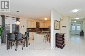21 Military Ct in Richmond Hill, ON - Building Photo - Building Photo