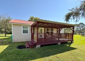 500 Mangum Rd in Livingston, TX - Building Photo