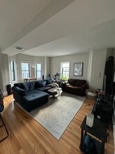 3 Bartlett St, Unit 3 in Boston, MA - Foto de edificio - Building Photo