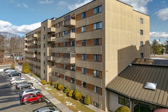 The Towers in Wallingford, CT - Building Photo - Building Photo