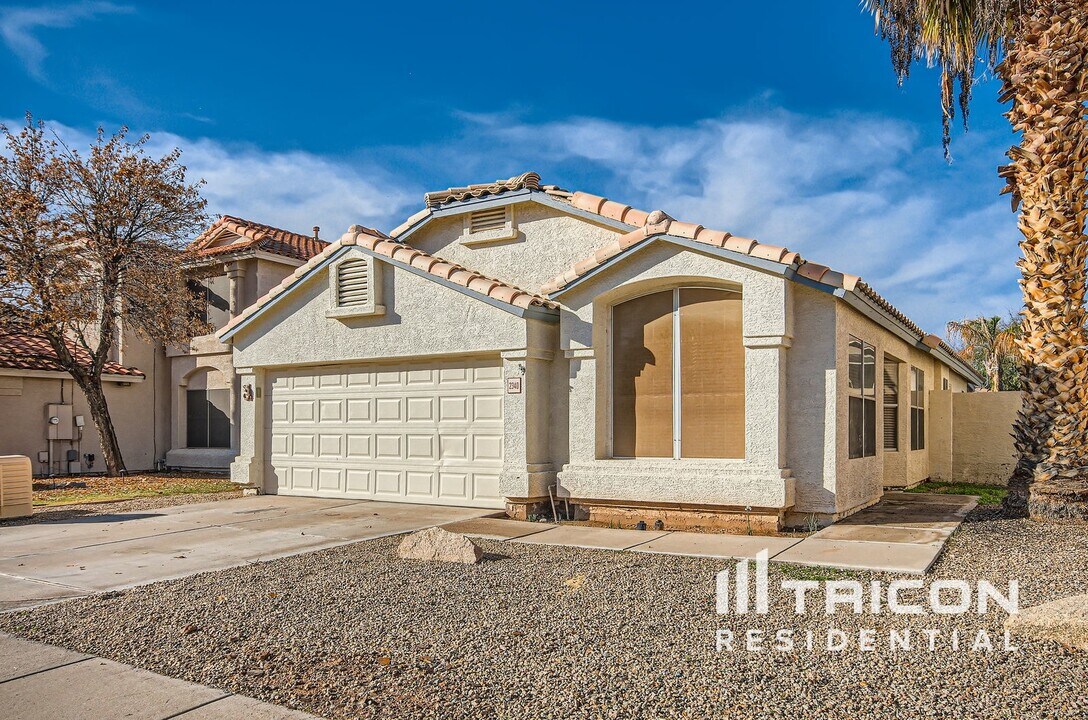 2340 S Apache Dr in Chandler, AZ - Building Photo