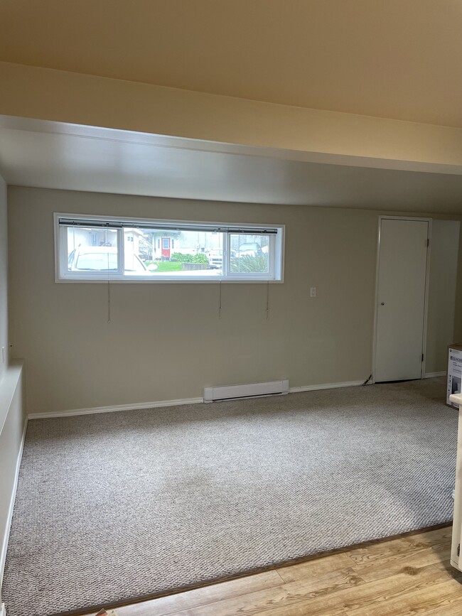 100 Conard St in Victoria, BC - Building Photo - Building Photo