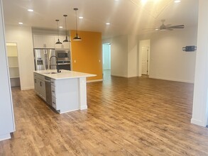 7618 Emerald Green Ave in Bakersfield, CA - Building Photo - Building Photo
