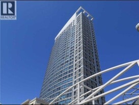 36 Lee Centre Dr in Toronto, ON - Building Photo