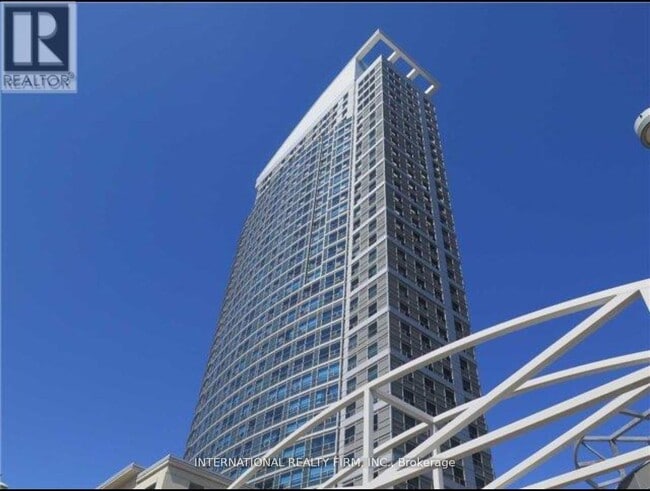 property at 36 Lee Centre Dr