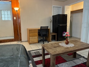 22 Mountain Way, Unit Garden Unit 1 in West Orange, NJ - Building Photo - Building Photo