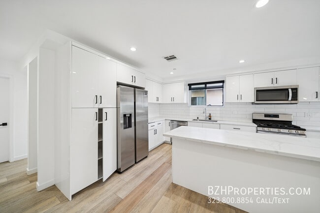 837 1/2 N Harvard Blvd in Los Angeles, CA - Building Photo - Building Photo