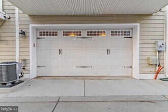 13693 Neil Armstrong Ave in Herndon, VA - Building Photo - Building Photo