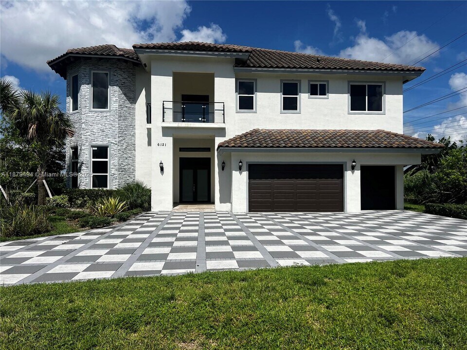 6121 Marinel Say Dr in Davie, FL - Building Photo