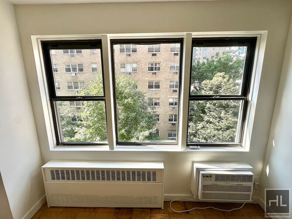 EAST 36 STREET in New York, NY - Building Photo