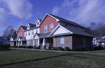 Hillside Towns Apartments in Oak Ridge, TN - Building Photo - Building Photo