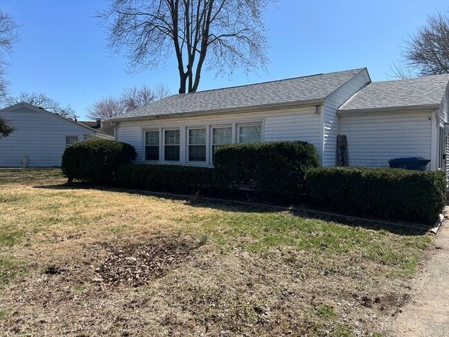 property at 2521 Mariposa Dr