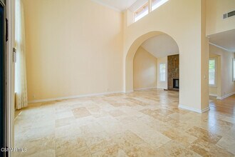 2111 Peak Pl in Thousand Oaks, CA - Building Photo - Building Photo