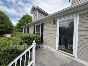 115 Rowe Ln in Johnson City, TN - Building Photo - Building Photo