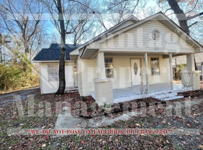 1617 Bruce St in Conway, AR - Building Photo