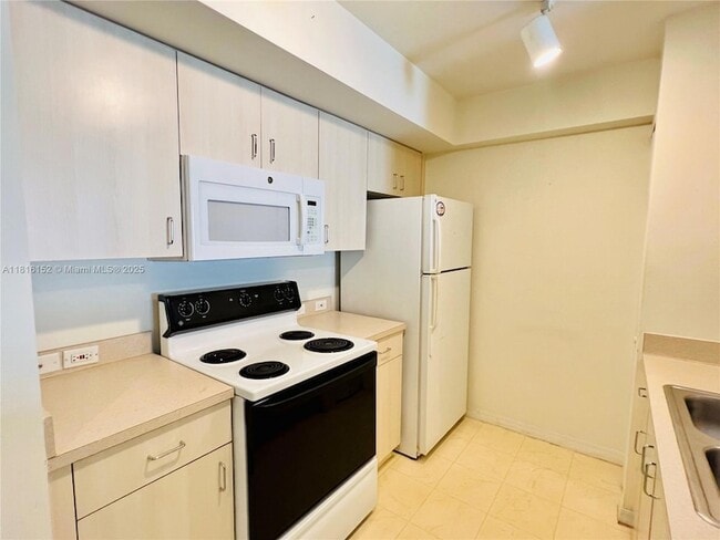 711 SW 111th Way, Unit 3047 in Pembroke Pines, FL - Building Photo - Building Photo