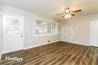 2765 Cherry Laurel Ln SW in Atlanta, GA - Foto de edificio - Building Photo