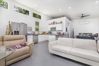 1030 Mt Auburn Ave, Unit B in Dallas, TX - Building Photo - Building Photo