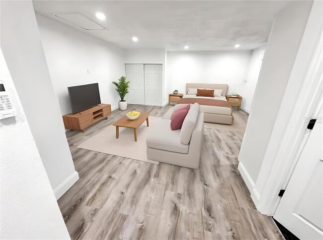 property at 1017 Parkwood Dr