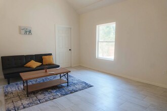 172 Pixley Ave in San Andreas, CA - Foto de edificio - Building Photo