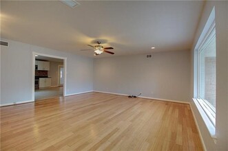 8115 Claremont Dr in Dallas, TX - Building Photo - Building Photo