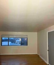 321 Forrest Ave, Unit APT B in Claymont, DE - Foto de edificio - Building Photo