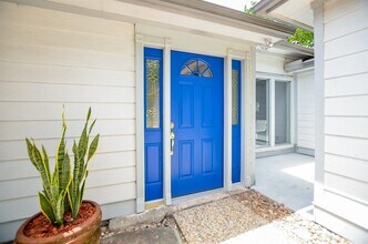 1702 Cherry Bend Dr in Houston, TX - Building Photo - Building Photo