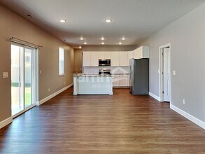 2373 Buckskin Way in Eagle Mountain, UT - Foto de edificio - Building Photo