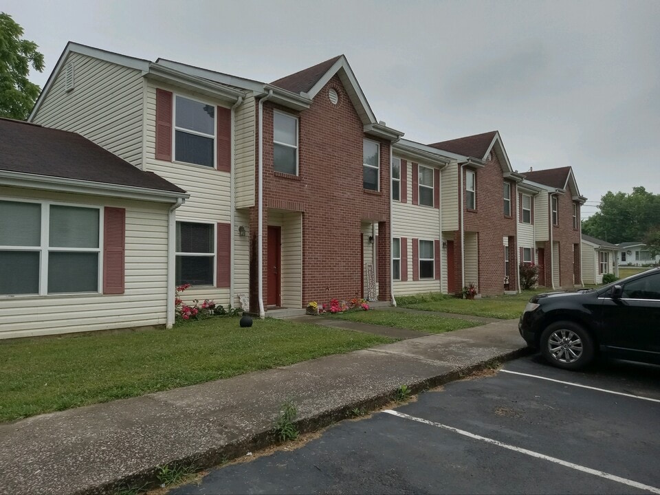 Betty Jane Apartments in London, KY - Building Photo