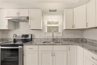 1 Aquidneck Dr in Middletown, RI - Building Photo - Building Photo