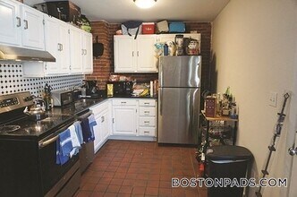 164 Broadway, Unit 3 in Somerville, MA - Building Photo - Building Photo