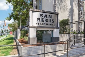 San Regis Apartments in Van Nuys, CA - Building Photo - Building Photo