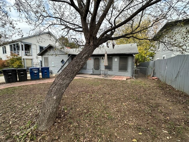 331 Ira Ave in San Antonio, TX - Building Photo - Building Photo