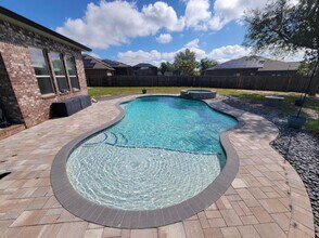 8501 Holley Hills Cir in Navarre, FL - Building Photo - Building Photo