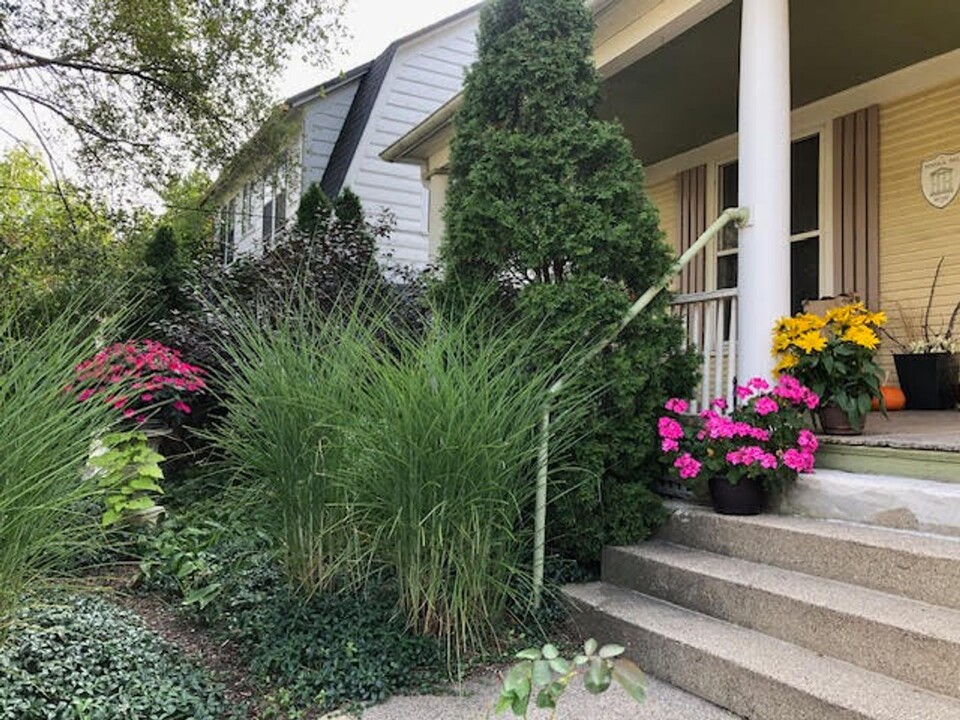 11 Union Ave NE-Unit -Unit 2 - Upstairs in 2 Family Home in Grand Rapids, MI - Building Photo