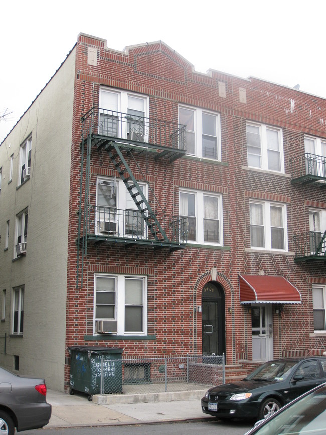 34-22 28th St in Long Island City, NY - Building Photo - Building Photo