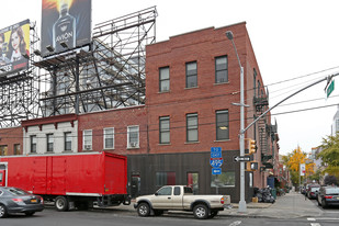 5102 Vernon Blvd in Long Island City, NY - Building Photo