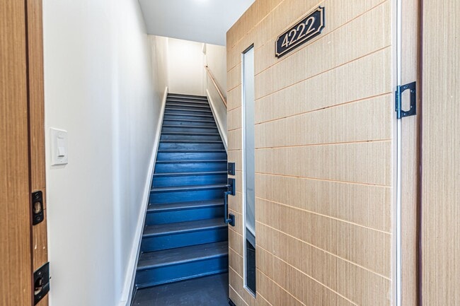 4222 W Adams Blvd in Los Angeles, CA - Foto de edificio - Building Photo
