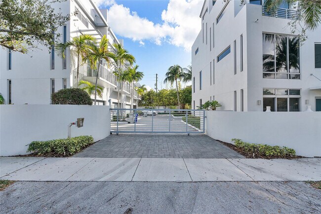 3266 NE 15th St in Pompano Beach, FL - Foto de edificio - Building Photo