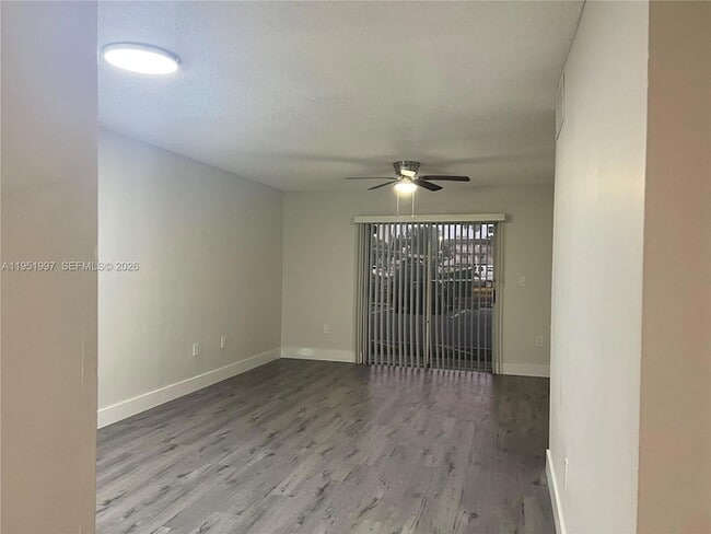 11309 SW 200th St, Unit 103C in Miami, FL - Foto de edificio - Building Photo