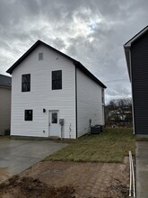 715 Crossland Ave in Clarksville, TN - Foto de edificio - Building Photo