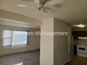 626 2nd Ave E in West Fargo, ND - Foto de edificio - Building Photo