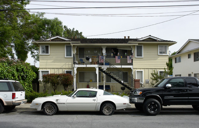 1545 Gordon St in Redwood City, CA - Building Photo - Building Photo