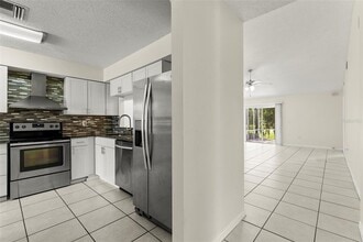 10439 Isleworth Ave in Tampa, FL - Building Photo - Building Photo