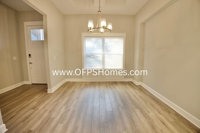 1438 E Shores Blvd in Gulf Breeze, FL - Foto de edificio - Building Photo