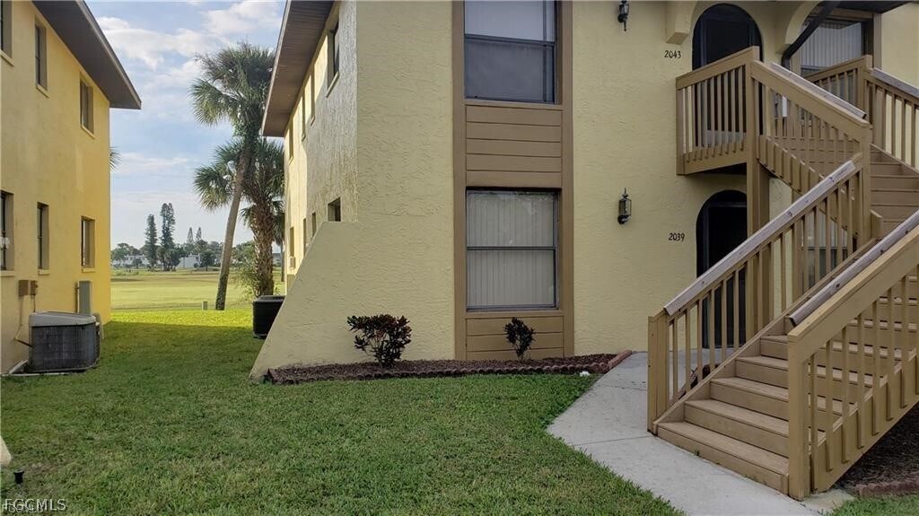 2039 Golfside Village Dr in Lehigh Acres, FL - Building Photo