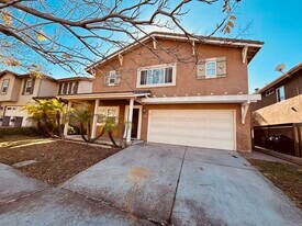 6023 Vista San Isidro in San Diego, CA - Building Photo