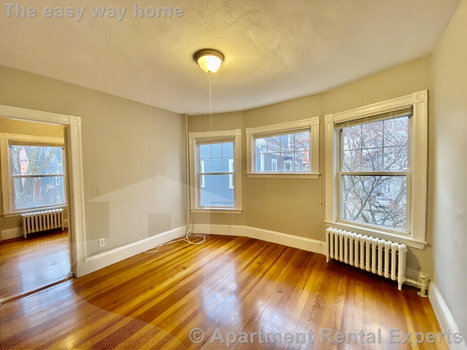 9 Eustis St in Cambridge, MA - Building Photo