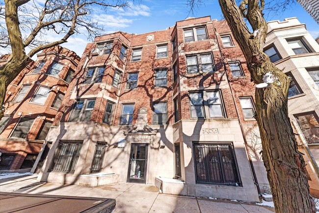 property at 3727 N Pine Grove Ave