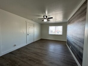 1801 Parkway Blvd, Unit #3 in West Valley City, UT - Foto de edificio - Building Photo